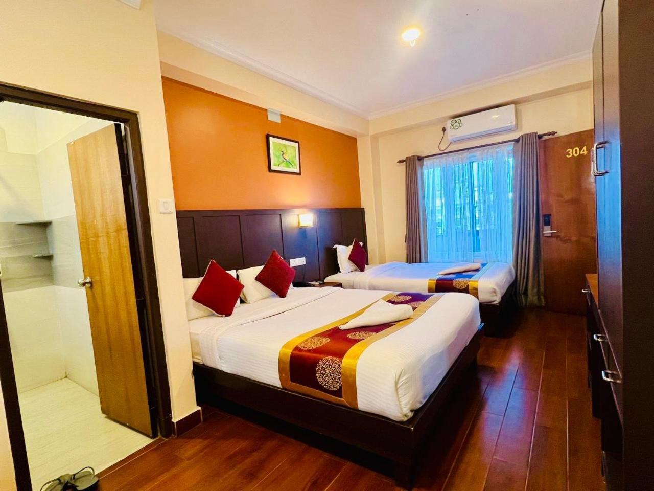 Hotel Eco Tree โพคารา ภายนอก รูปภาพ